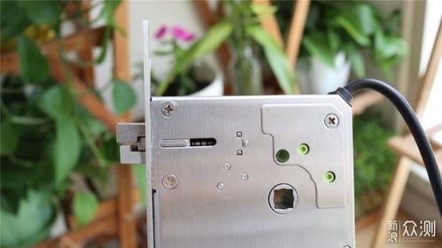 給門鎖一雙慧眼 Aqara全自動(dòng)智能貓眼鎖H100的智能門鎖控制板解析